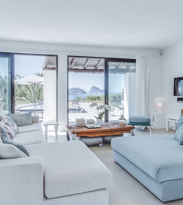 Resa Estates Ibiza can Viv tourist license sale koop living room.jpg